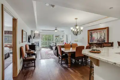 Image de Luxurious 3 bedroom 3 bath condo! by RedAwning