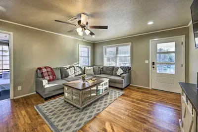 Image de Fayetteville Vacation Rental - 2 Mi to Dtwn!