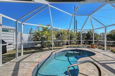 Image de Private Heated Pool Retreat - Garage - 2 mi to Siesta Key