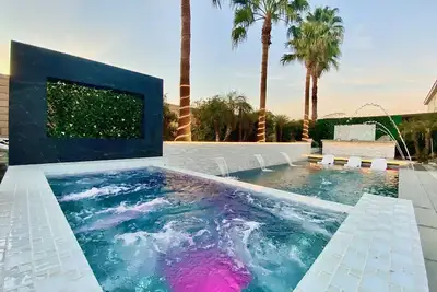 Image de New Pool, Coachella House with Spa, Firepit 5br+Loft, Outdoor Tv Area