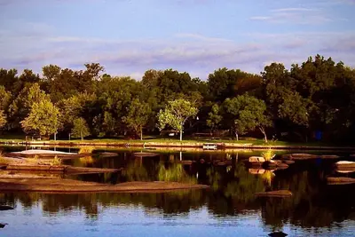 Image de Tranquil Lake Lbj getaway! No boat traffic. Swim, Kayak, Sup & Fish in Peace! ❤️🦮
