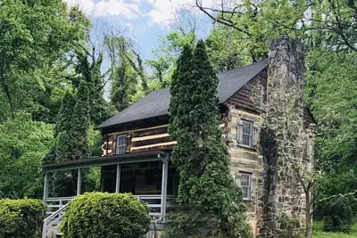 Image de Riverfront Cabin! Farm, Campfires, Kayaks & Trails