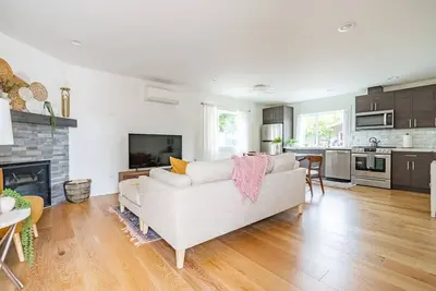 West Seattle 2br Cottage| FastWifi | FirePlace