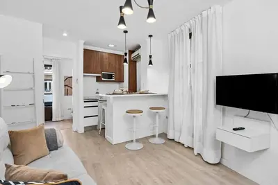 Image de Elegant and Central Location
