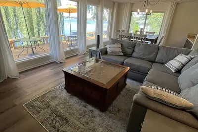 Family fun -Tons of Games, Water Activities, Gas Fire Pit, Tv Garage & More.