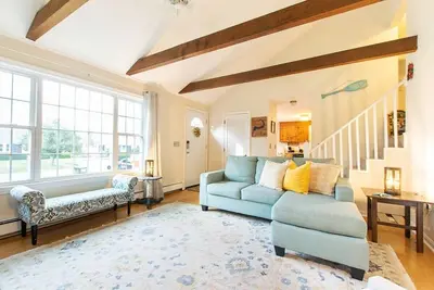 Image de Stylish Home Dog Friendly Close to Beach!