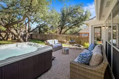 Image de 'Autumn Fire' -Hot Tub! Fully Equipped Kitchen!