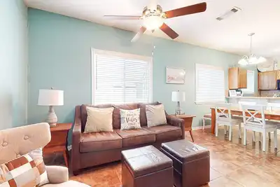 Image de Beautiful condo with washer/dryer, pool, board games, kitchen & central Ac