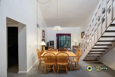 Image de Mountainside Retreat Condo (#1-301) | Top-level w\/ loft | Quiet & secluded