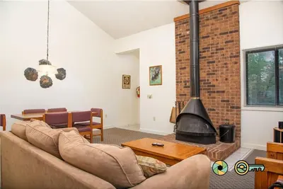 Image de Woodland Retreat (#99b) | Quiet area | Minutes to Bryce Resort!