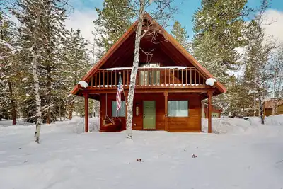 Image de Fantastic dog-friendly cabin near public beach with W/D, nature views & balcony