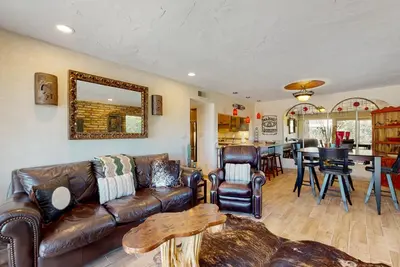 Image de Wonderful condo with pool, fireplace, W/D, & grill - golf nearby