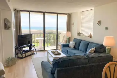 Image de Beachfront condo with amazing ocean views, pool, tennis courts, & gym