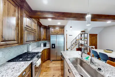 Image de Sophisticated river-view house with fireplace, firepit, & private W\/D