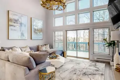 Image de Luxurious and Cozy Modern Mountain home with an amazing game room, deck & grill