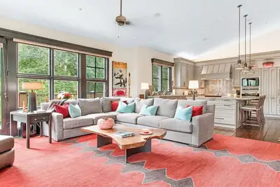 Image de Elegant Beaver Creek Retreat
