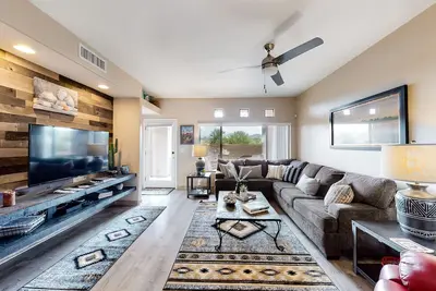 Image de Dog-friendly, ground-floor condo with patio, desert views, pool, hot tub, & W/D