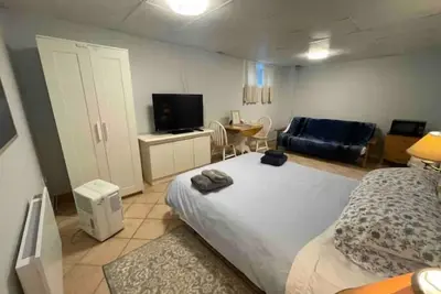 Image de HappyPlace 3 Bedrooms 10 Minutes to Downtown by car & 7min walk from bus stop