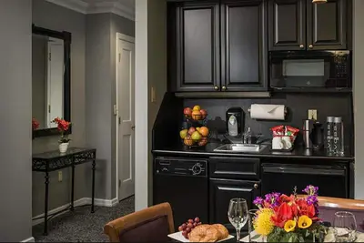 Image de Enjoy Christmas at Carnegie & New Years in Time Square in this swanky 1 br suite