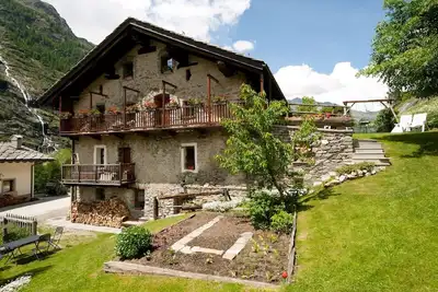 Image de Three-Room Baita with fireplace, terrace, garden 90mt from trails\/ski slopes
