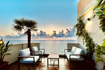 Image de Beach House RoofTop 2 Br 24\/7 power @ Gondola Marine