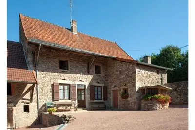 Image de Fermette bourguignonne réhabilitée en gîte dans un petit hameau calme