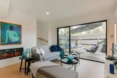 Image de Martini Manor - Gorgeous 3 bedroom Townhouse walking distance to beach - 4pm check out on Sundays*
