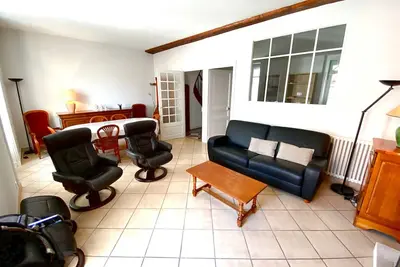 Image de Spacieux Pavillon T5 avec Cour Privée et WiFi, à 150m de la Grande Plage aux Sables d'Olonne