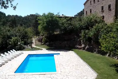 Large rural house with outdoor pool 1 hour from Barcelona.