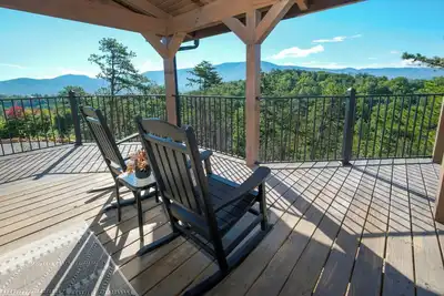 Image de Cabin on the Rocks. . . Sit Back and take a Sip!