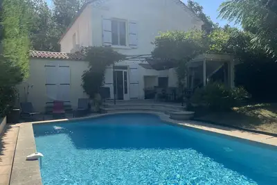 Image de Belle maison spacieuse avec piscine privée