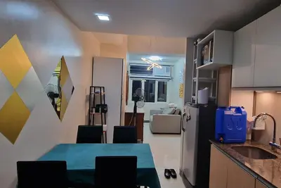 Image de 1 bedroom apartment w\/ high speed internet, office table & Smart Tv with Netflix