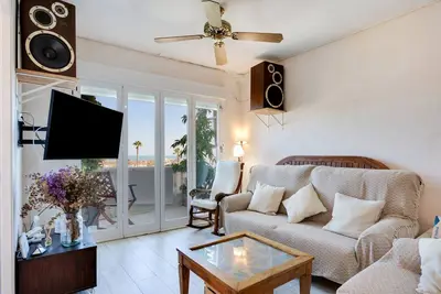 Image de Appartement \"Chipiona, Cruz del Mar 1ÂŞ LĂnea\" avec vue sur mer, terrasse et Wi-Fi.