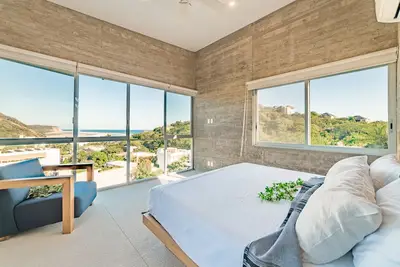 Image de Surf-Friendly Penthouse – Ocean Views, 3-Min Walk to the Beach