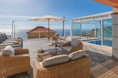 Image de Great villa, covered pool & seaview|HastaLaVista