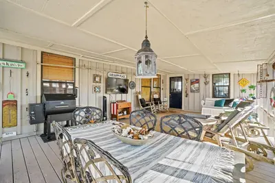 Image de On Indian Pass! 4 Bedrooms, Sleeps 8, Boat Parking, Bikes, Pets Welcome! ! !