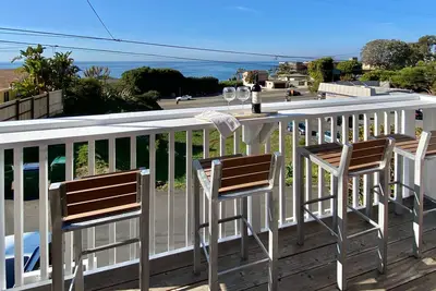 Image de Beautiful ocean views, bright Laguna cottage, walk to beaches & restaurants