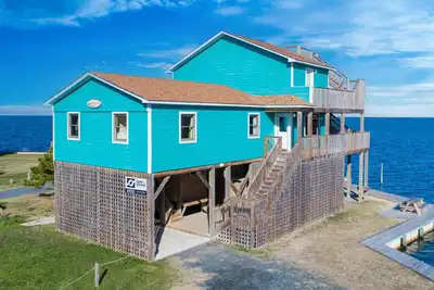 Image de Summer Savings - Soundfront Dog Friendly with Hot Tub, Boat Dock, and Ping Pong