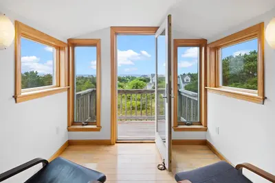Image de New Listing 2023 -Beautiful modern two story home with views of Cape Cod Bay