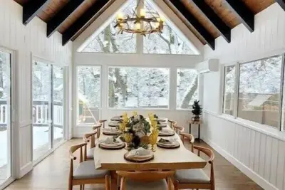 Image de Luxury 5Bedroom\/10beds\/LargeGatedBackyard\/SwingSet\/EntertainmentRoom\/ &BonusRoom