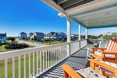 Image de Oceanside Oak Island Getaway: For Families & Pets!