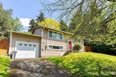 Image de Four Bedroom Two Bathroom House Stylish Two Story Clean Spacious Modern Quiet