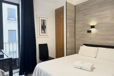 Image de Bright Double Room with Bathroom Gran Via | R101