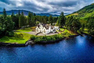 Image de 5 chambres à coucher à Stronachlachar