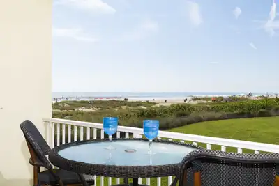 Image de Beach Front Condo! ! !