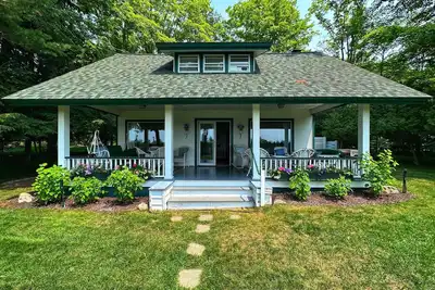 Image de Harbor Springs Cottage with Little Traverse Bay views