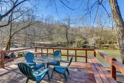 Image de Riverfront Helen Cabin w/ Hot Tub & Deck!