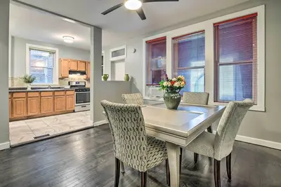 Image de Quiet Chicago Townhome: Walk to Subway Stations