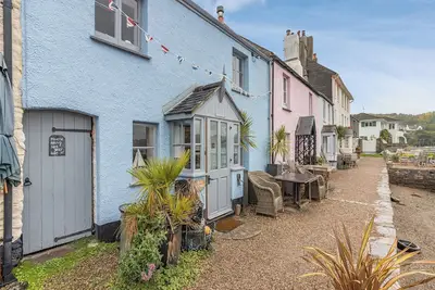 Image de Quay Cottage is a beautiful property located directly on the river front.