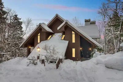 Image de Slopeside in Okemo - Beautifully Renovated Spacious Family Townhouse by RedAwning